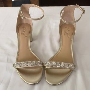 NWT Nordstrom / Jewel Bradgley Mischka Sandal